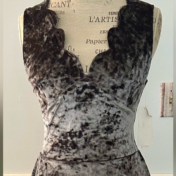 Design Lab Lord and Taylor crushed velvet dress - Picture 3 of 8